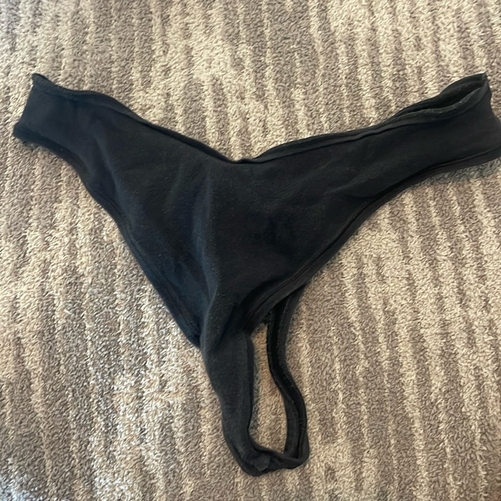 Skims thong size M
